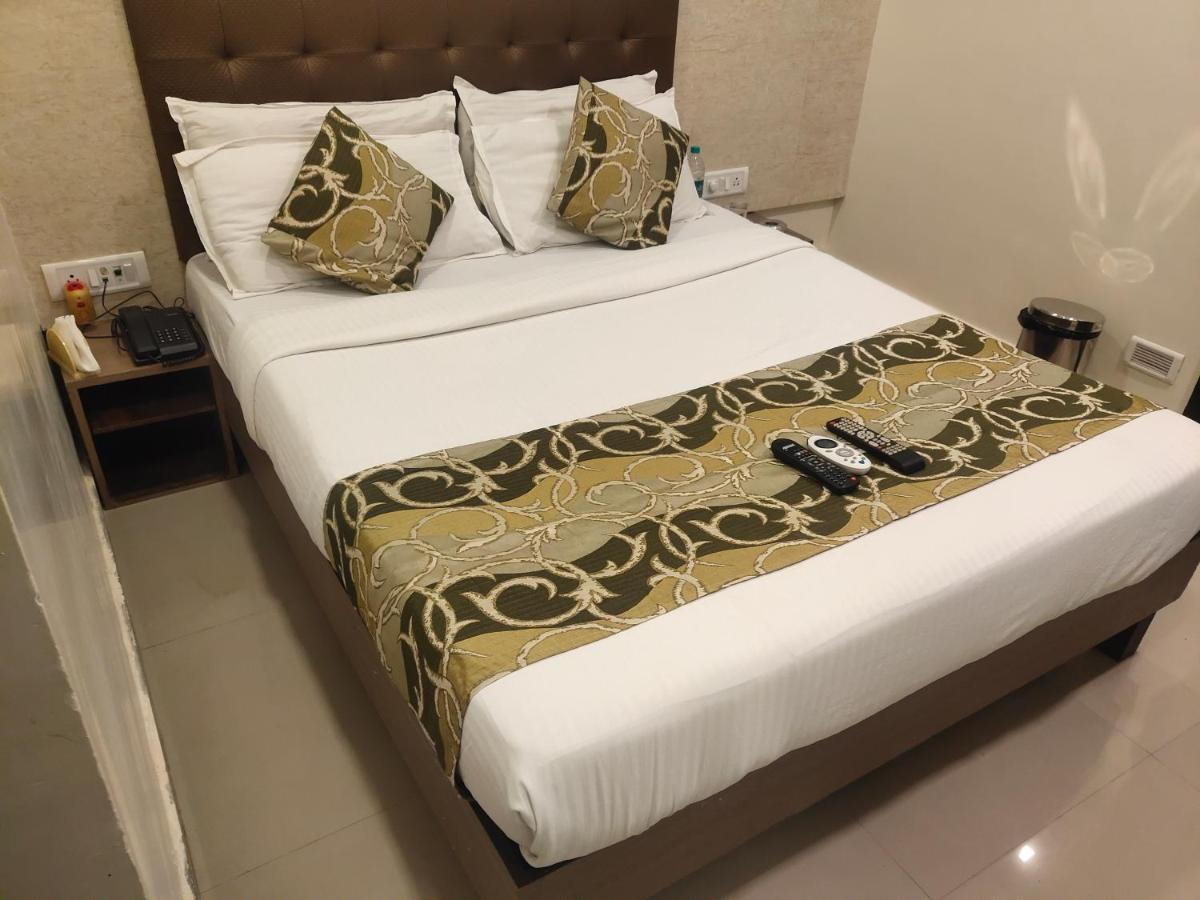 Hotel Golden Nest Popular Residency Mumbai Exterior photo